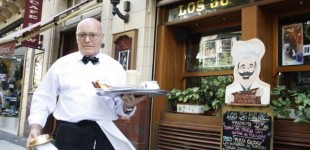 Coffee waiter at 36 Billares, Av de Mayo, Congreso